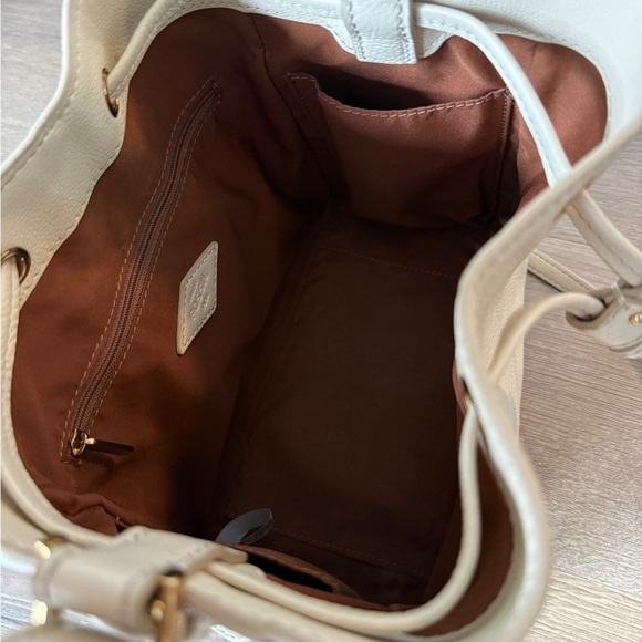 Fossil Tessa Bucket Crossbody Cream Leather Bucket Bag - Picture 9 of 16